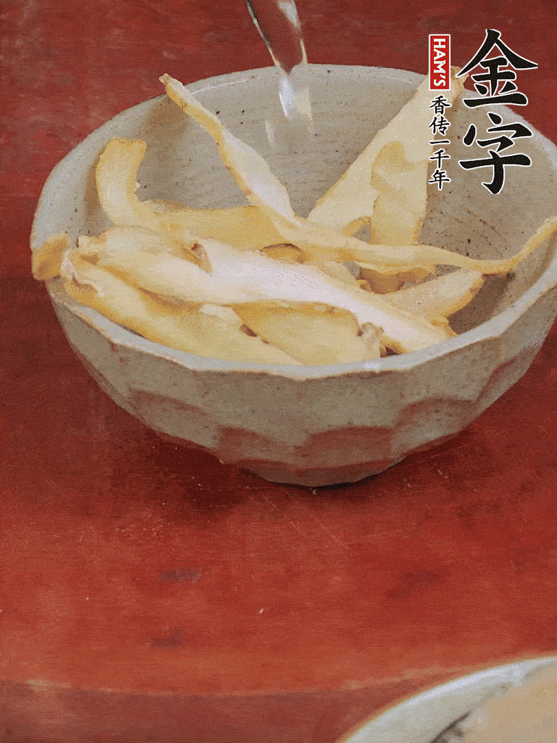 玉竹、花菇分別清水泡發(fā)。
