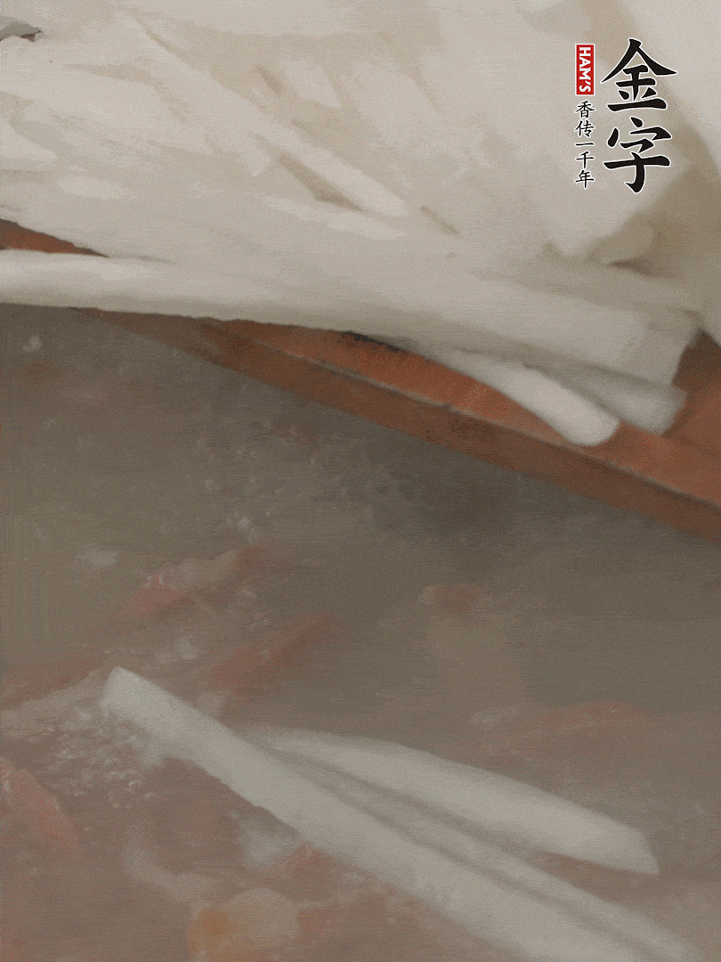 放蘿卜絲，燉5分鐘。