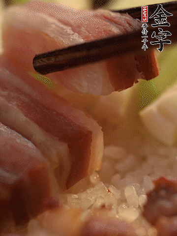 轉小火，繼續(xù)蓋蓋子燜2-3分鐘。