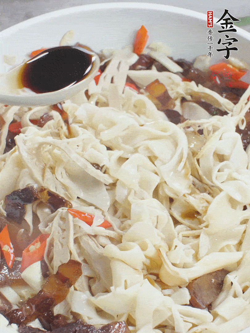 下糯米筍，淋一點生抽、蠔油調(diào)味。