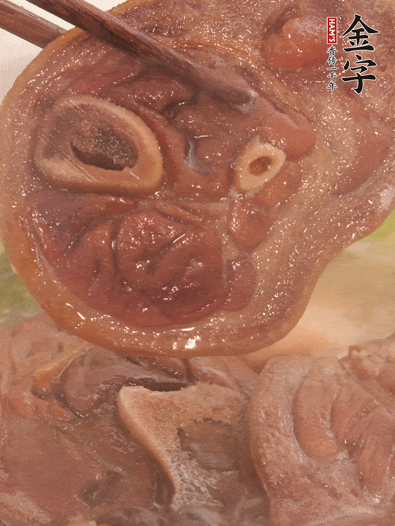 大火燒開后，調(diào)成小火燜煮30分鐘，煮至蓮藕軟糯。