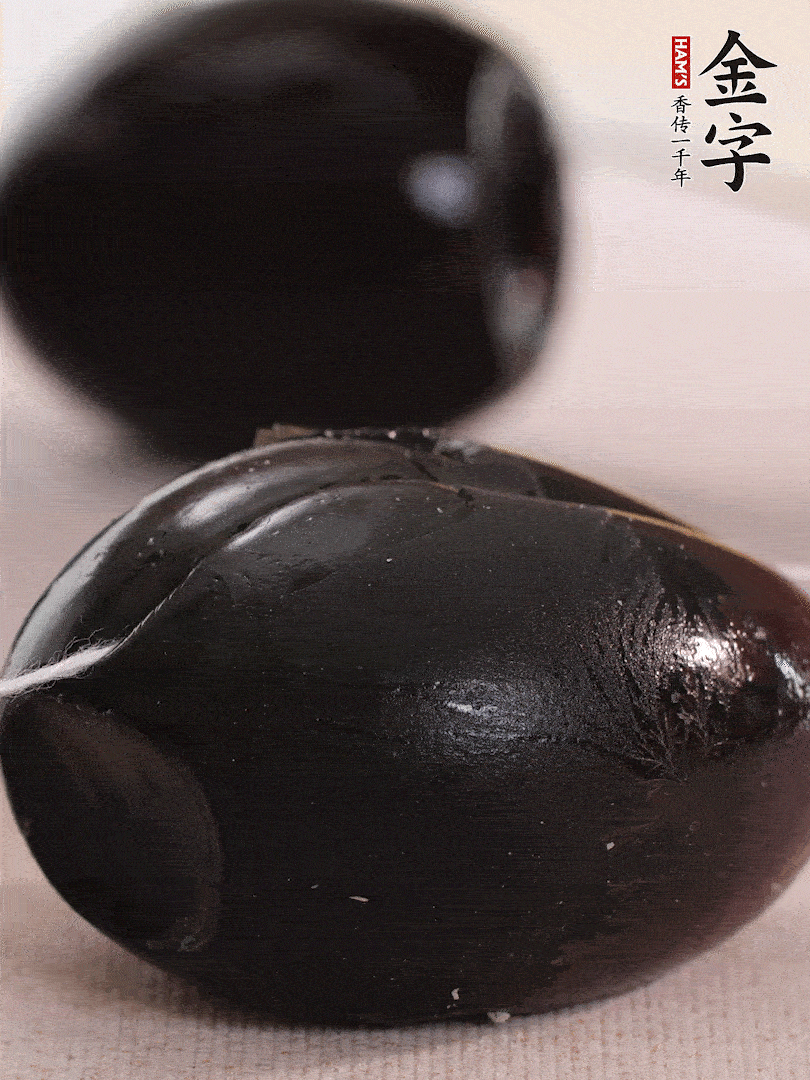 娃娃菜金針菇去跟洗凈，皮蛋改刀。