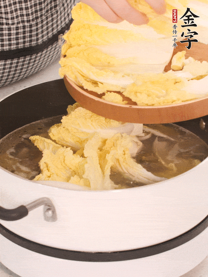 放入娃娃菜、金針菇再燉煮5分鐘。