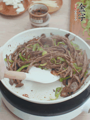 少許鹽調(diào)味。