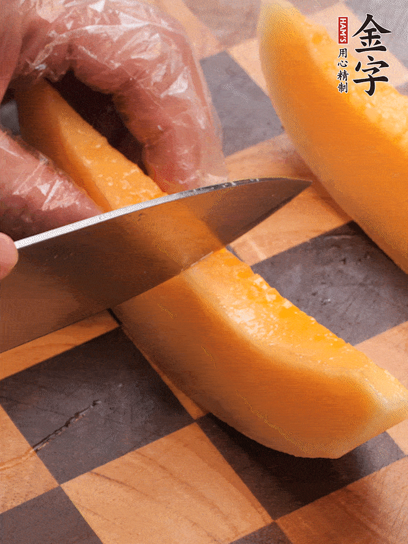 火腿包裹哈密瓜，按圓形擺放
