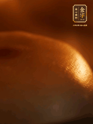 烤箱預熱至170℃，月餅放在中下層，烤18分鐘左右